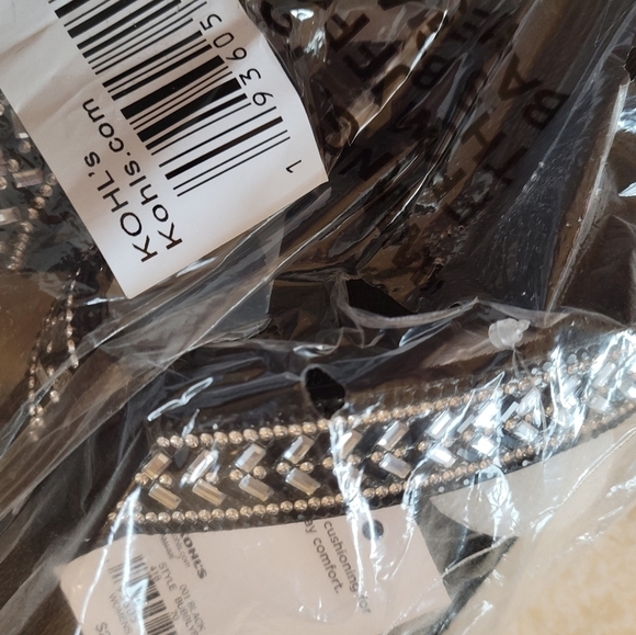 NWT Sandals - Picture 6 of 6